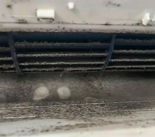 桑日空调吹的风有股烧焦味是怎么回事